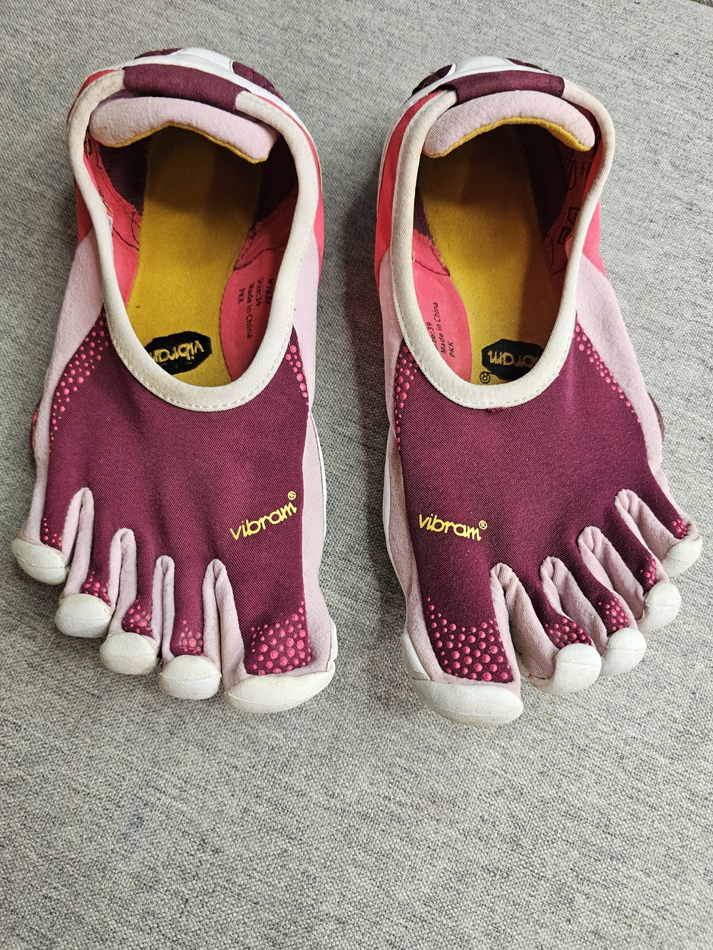 Vibram Women's Maroon Pink Toe-Separator Sneakers